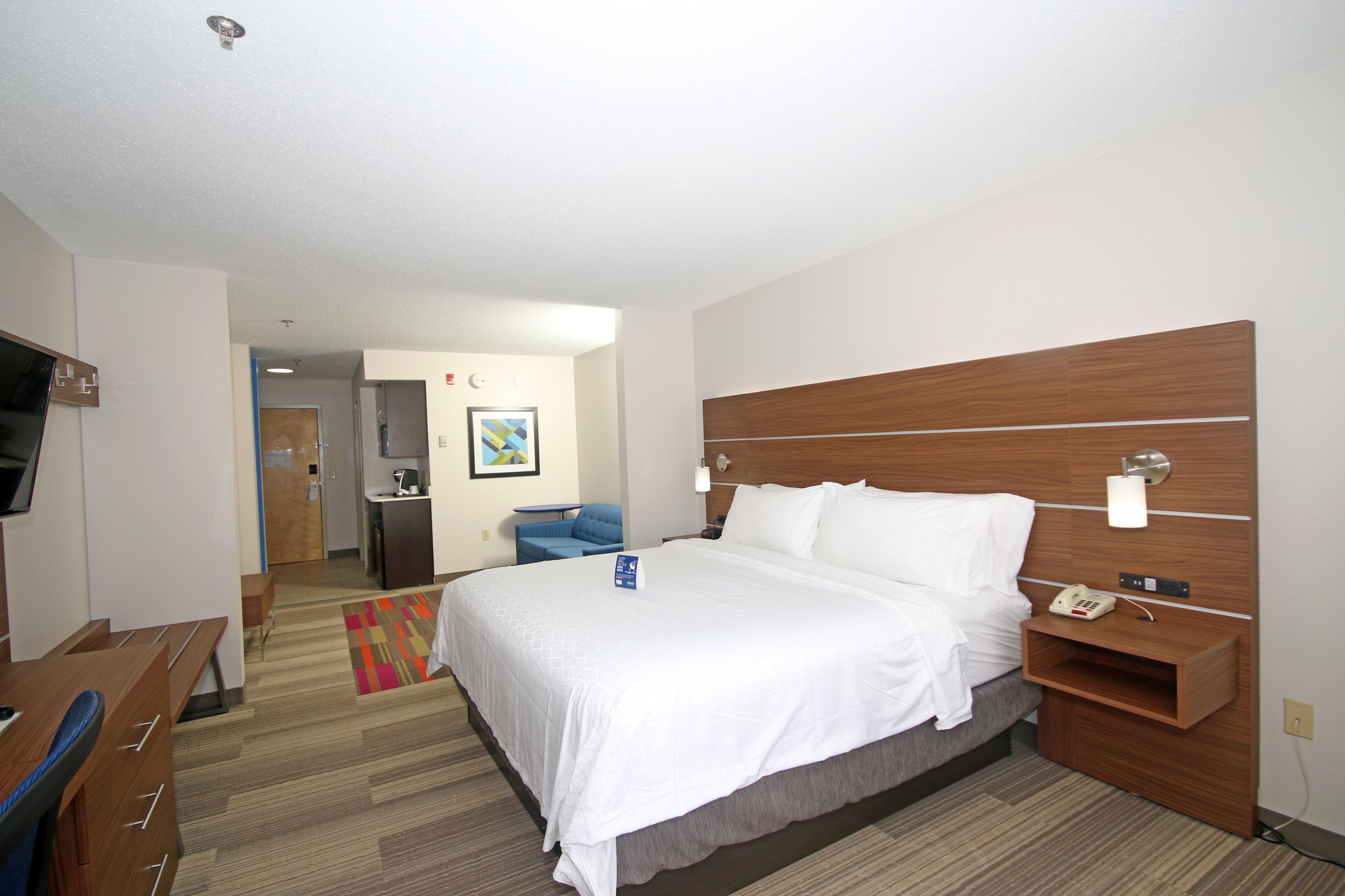 Holiday Inn Express Hotel & Suites Greensboro-East By Ihg Bagian luar foto