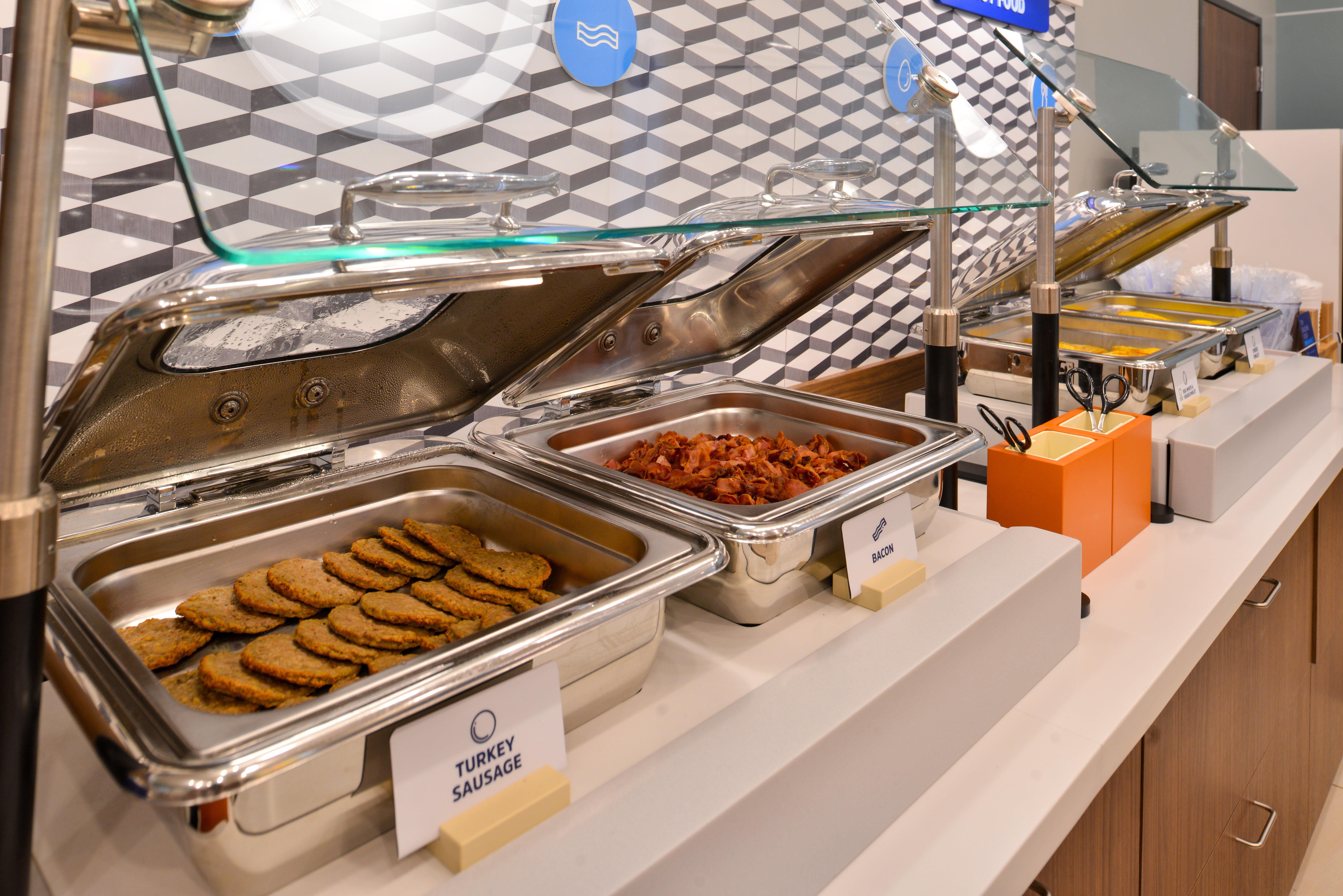 Holiday Inn Express Hotel & Suites Greensboro-East By Ihg Bagian luar foto