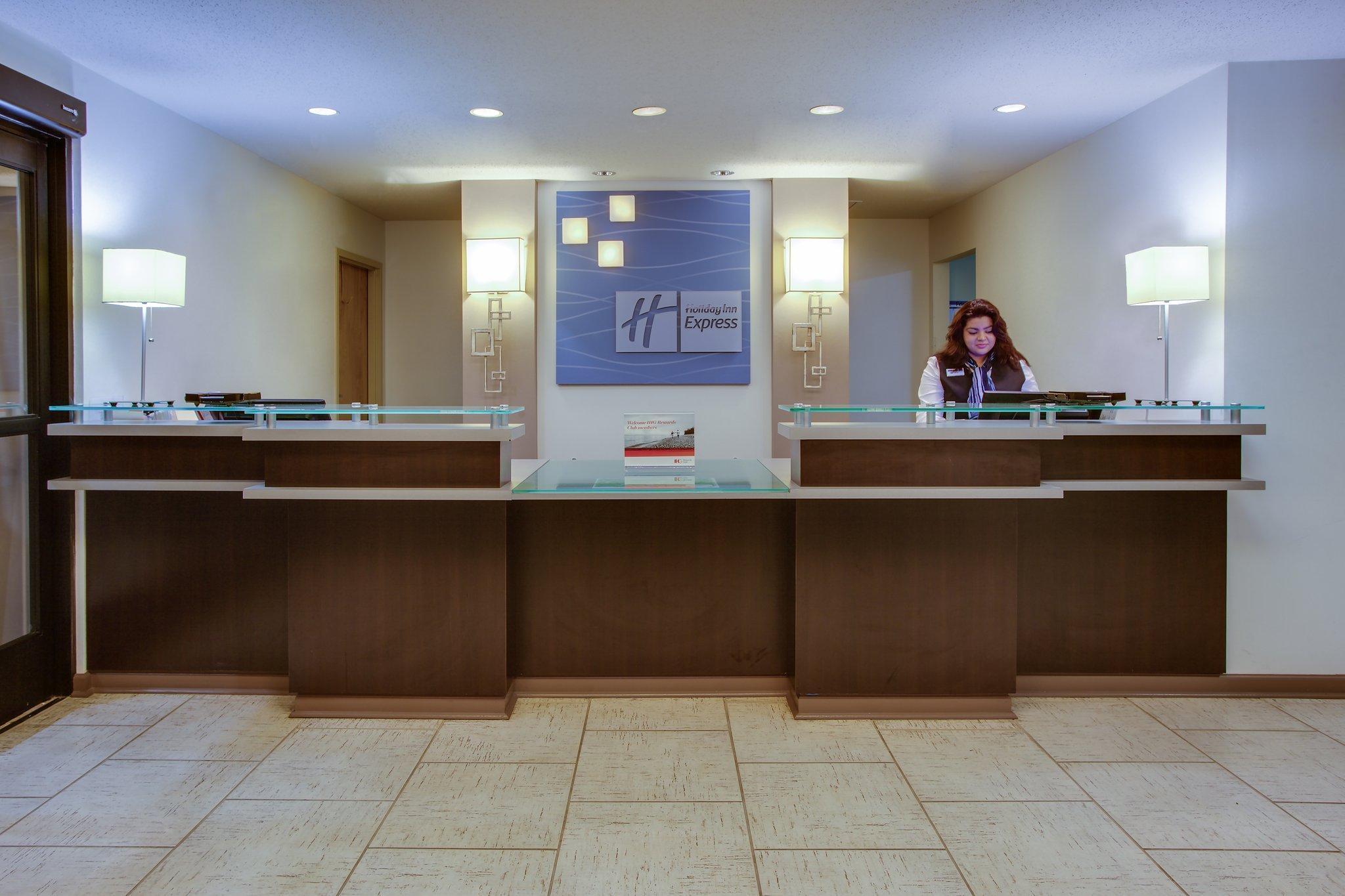 Holiday Inn Express Hotel & Suites Greensboro-East By Ihg Bagian luar foto