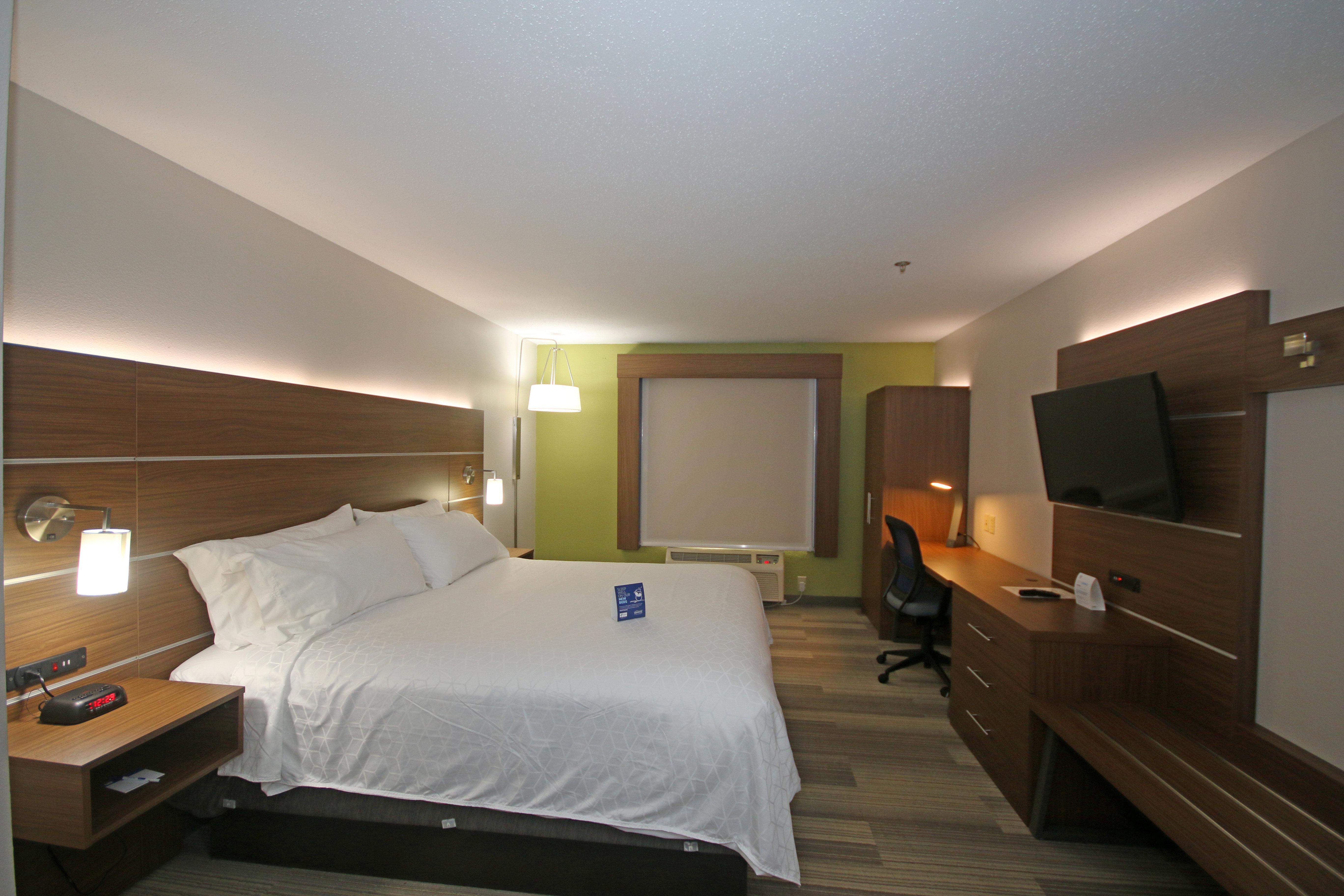 Holiday Inn Express Hotel & Suites Greensboro-East By Ihg Bagian luar foto