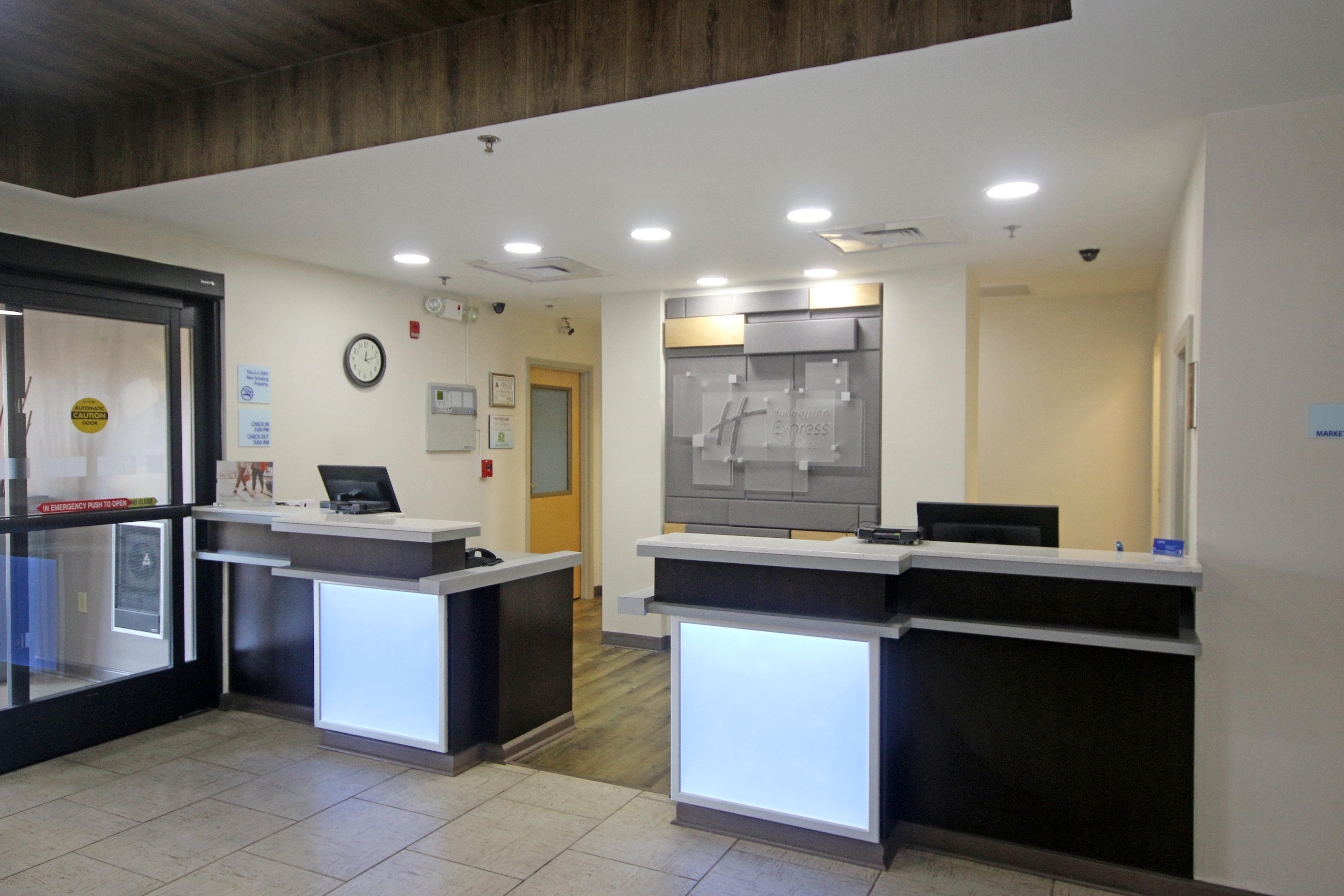 Holiday Inn Express Hotel & Suites Greensboro-East By Ihg Bagian luar foto