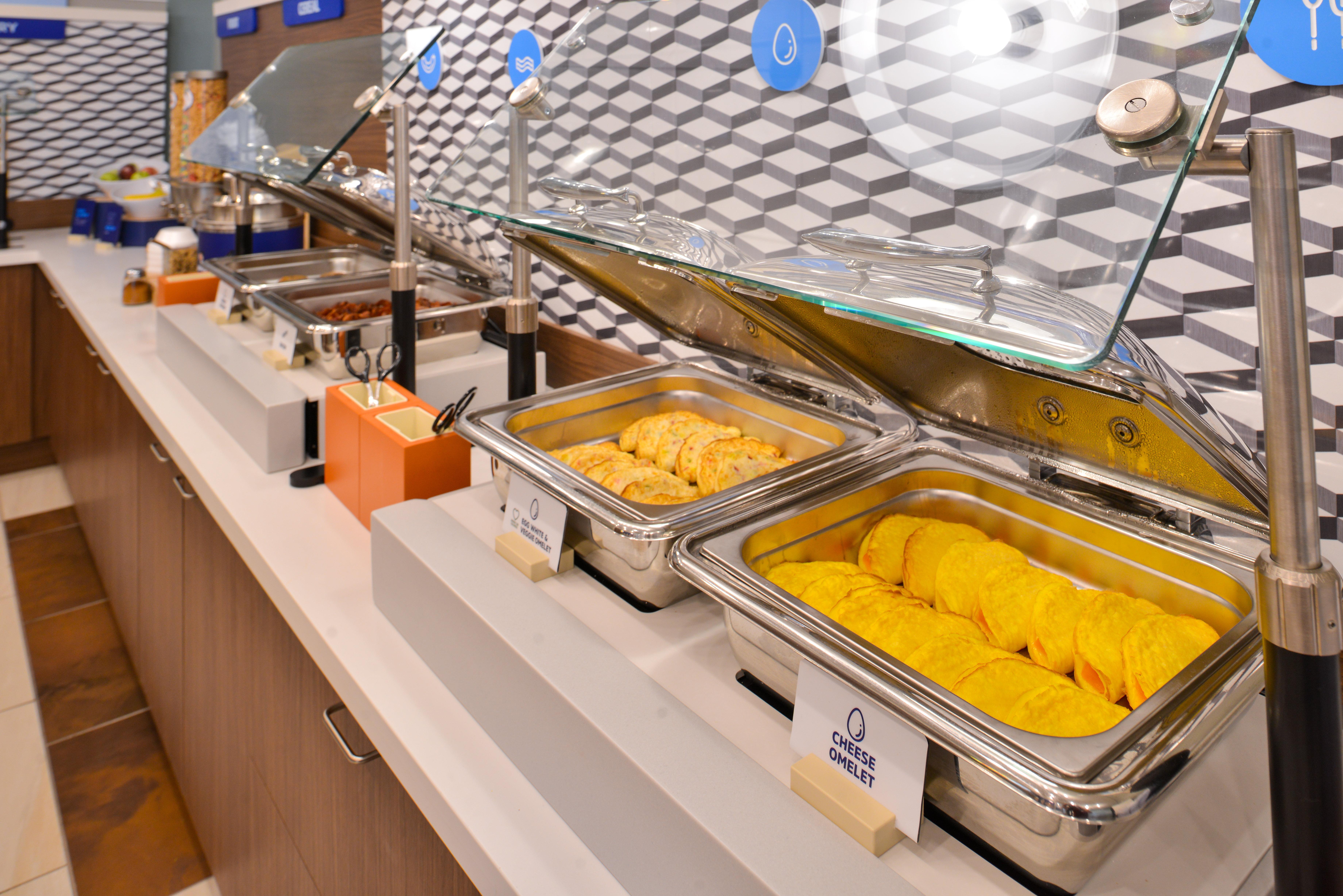 Holiday Inn Express Hotel & Suites Greensboro-East By Ihg Bagian luar foto