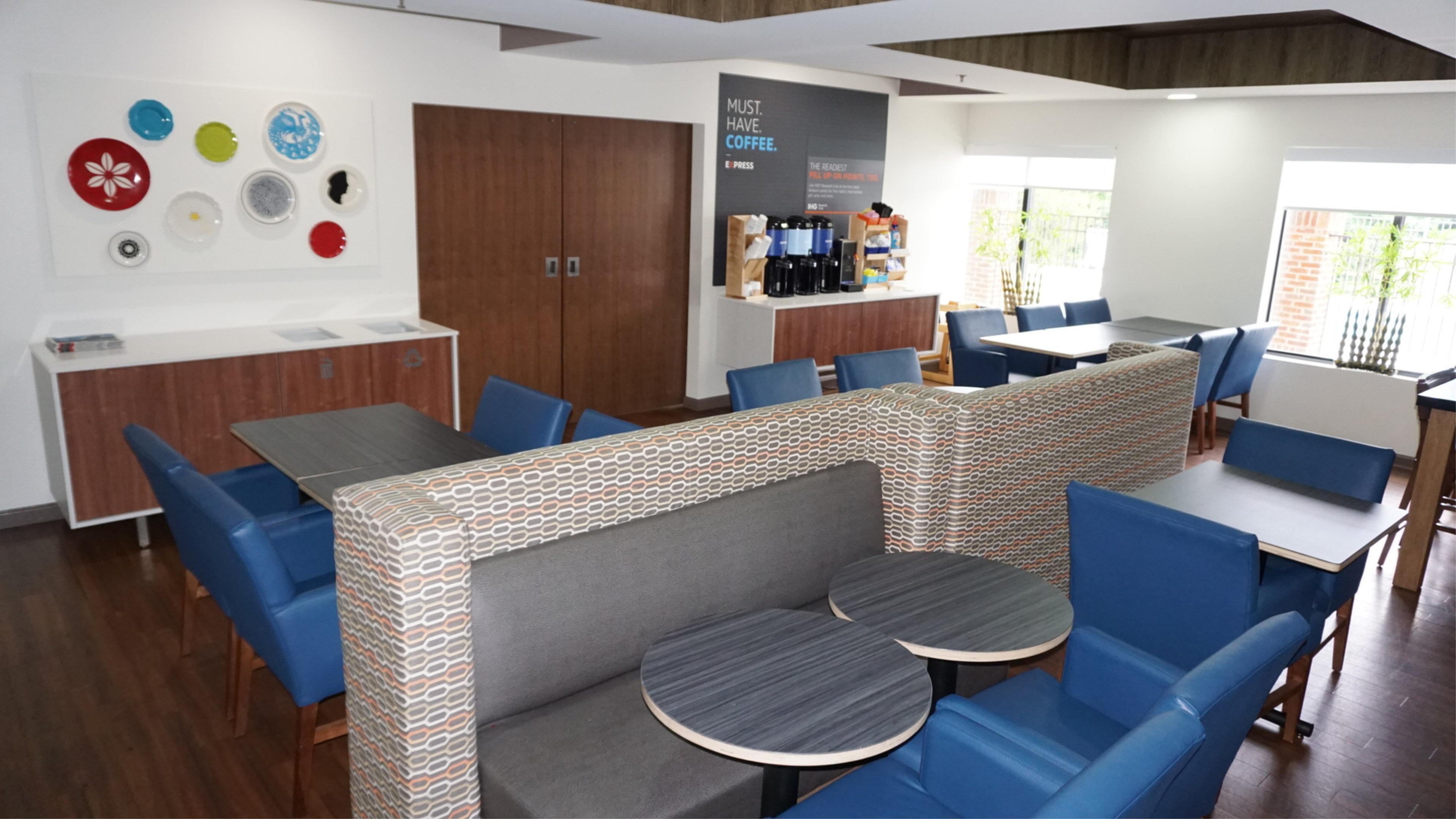 Holiday Inn Express Hotel & Suites Greensboro-East By Ihg Bagian luar foto