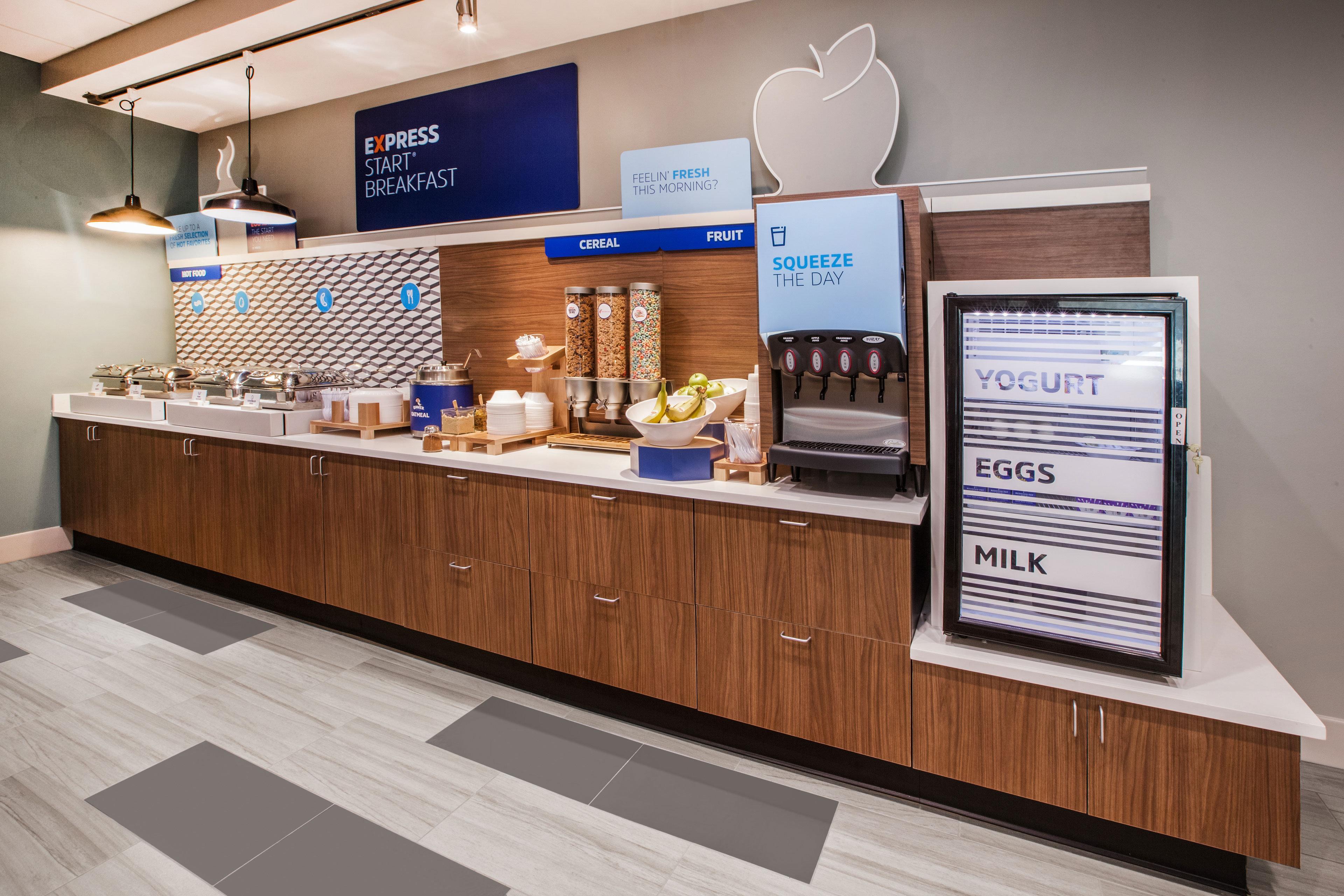 Holiday Inn Express Hotel & Suites Greensboro-East By Ihg Bagian luar foto