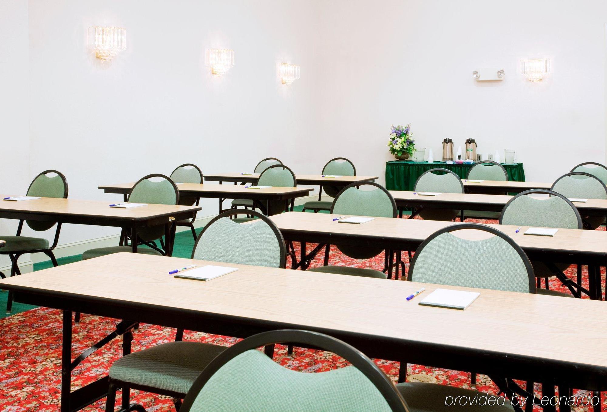 Holiday Inn Express Hotel & Suites Greensboro-East By Ihg Bagian luar foto