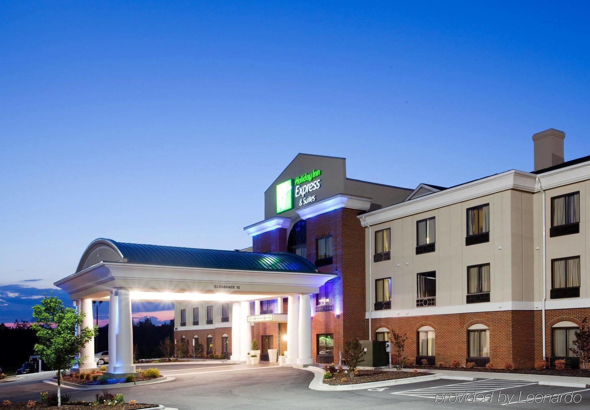 Holiday Inn Express Hotel & Suites Greensboro-East By Ihg Bagian luar foto