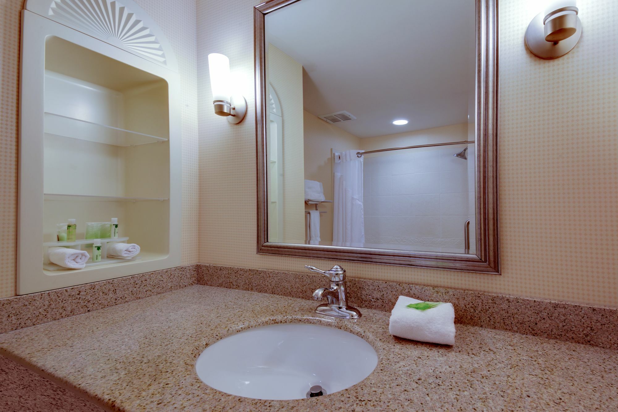 Holiday Inn Express Hotel & Suites Greensboro-East By Ihg Bagian luar foto