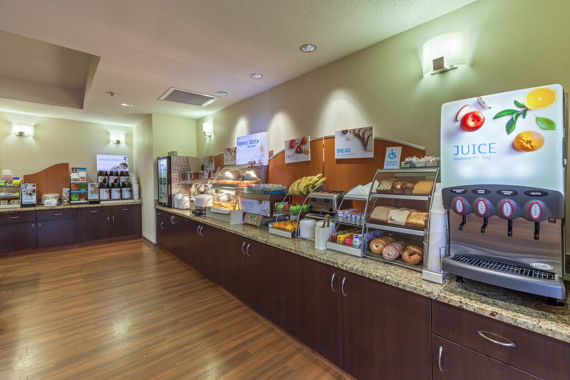 Holiday Inn Express Hotel & Suites Greensboro-East By Ihg Bagian luar foto