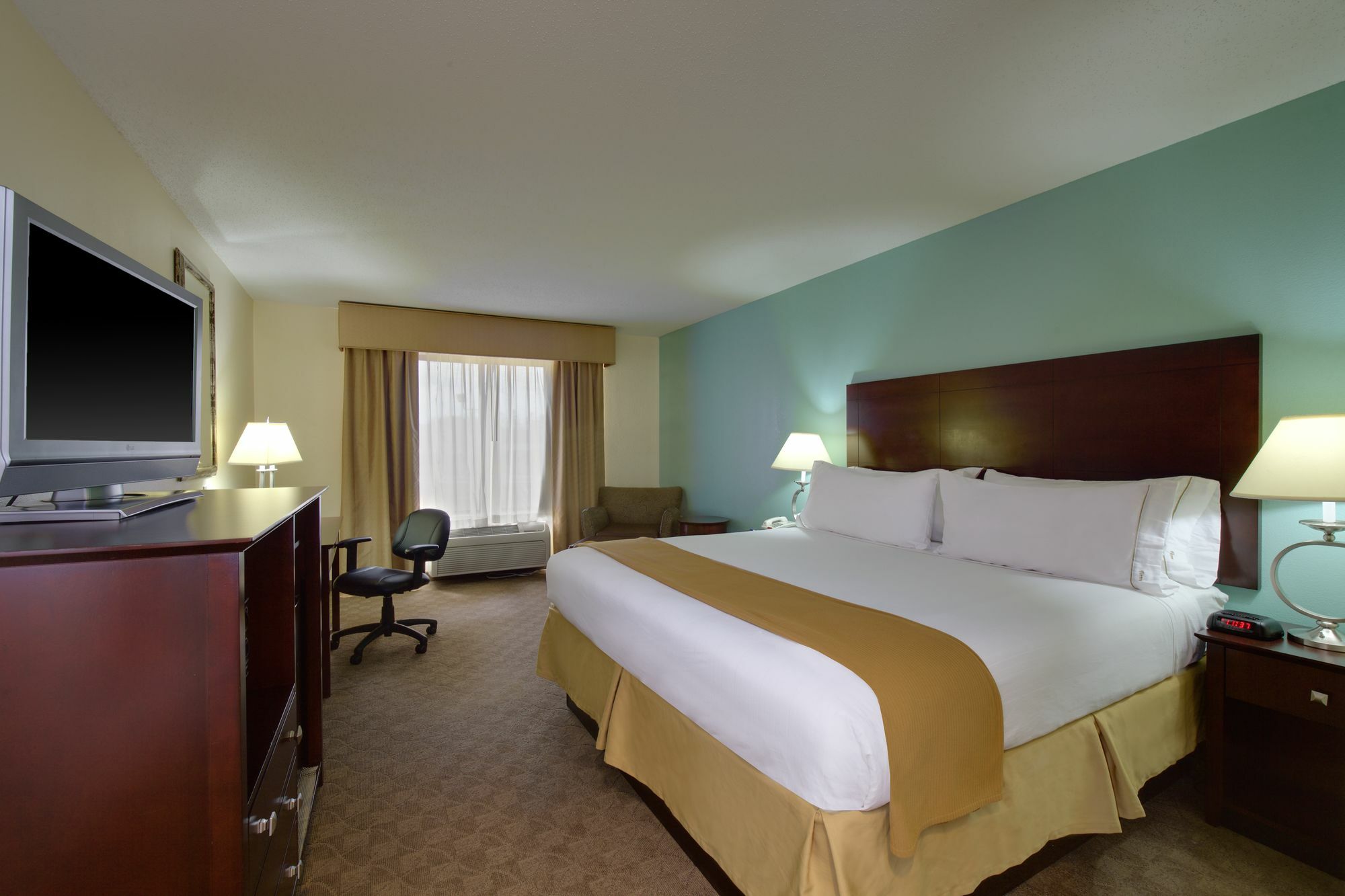 Holiday Inn Express Hotel & Suites Greensboro-East By Ihg Bagian luar foto