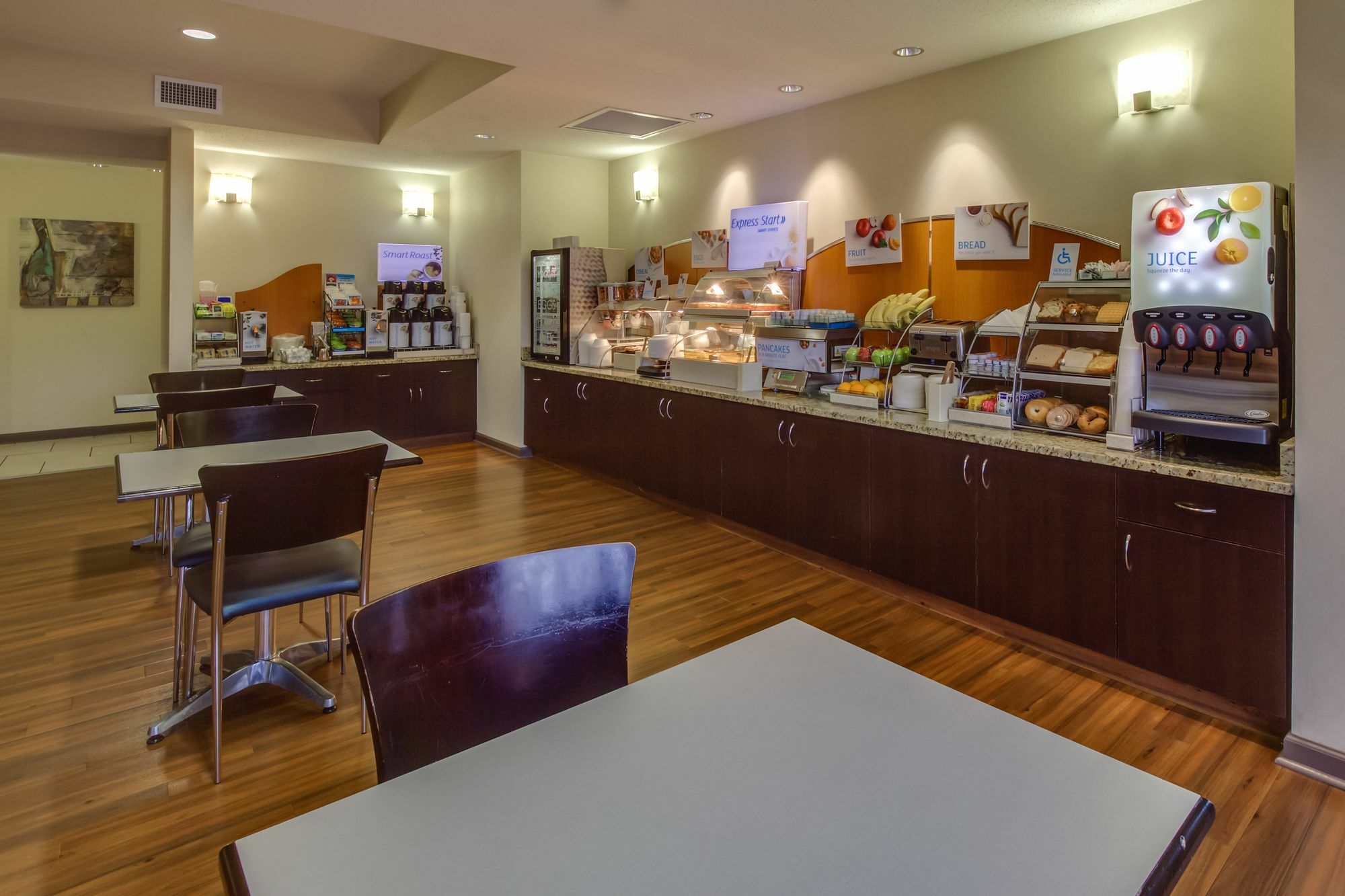 Holiday Inn Express Hotel & Suites Greensboro-East By Ihg Bagian luar foto